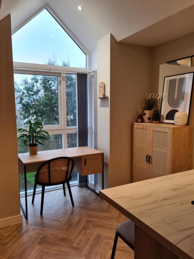 Modern 1 Bed Apartment Next To Beach And Golf Course Ланели Екстериор снимка
