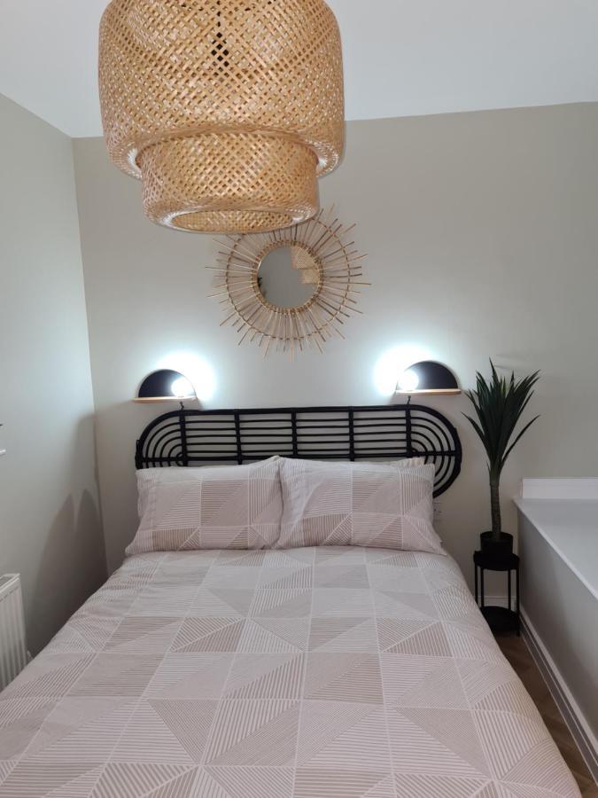 Modern 1 Bed Apartment Next To Beach And Golf Course Ланели Екстериор снимка