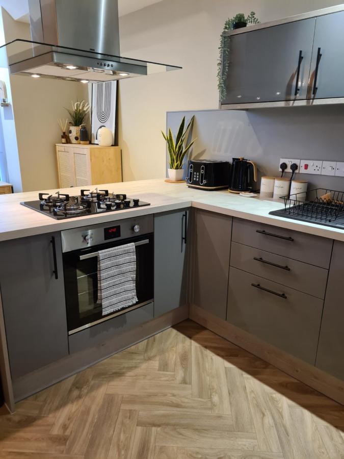 Modern 1 Bed Apartment Next To Beach And Golf Course Ланели Екстериор снимка