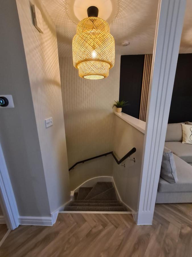 Modern 1 Bed Apartment Next To Beach And Golf Course Ланели Екстериор снимка